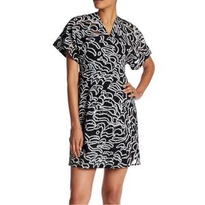 Diane Von Furstenberg Silk Kimono Style Tie Front Mini Dress w abstract pattern